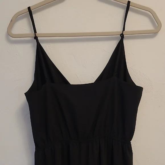 ALI & JAY Elegant Black V-Neck Jumpsuit - Picture 10 of 11